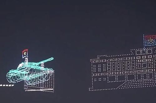 Bầu trời TPHCM bừng sáng với màn trình diễn drone chưa từng có
