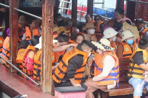 Điều cần nhớ để không bị 'chặt chém' khi đi du lịch dịp lễ 30/4 - 1/5