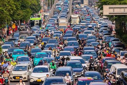 Chen chúc rời Thủ đô nghỉ lễ 30/4-1/5, nhiều tuyến đường từ nội đô đến ngoại thành ùn ứ
