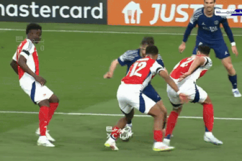 Tranh cãi trong ngày Arsenal thua PSG