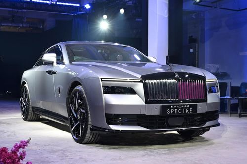 Rolls-Royce Black Badge Spectre giá 1,85 triệu USD tại Singapore