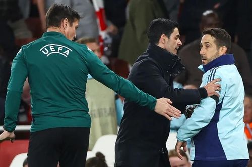 Phút 95 hóa thảm họa của Arsenal