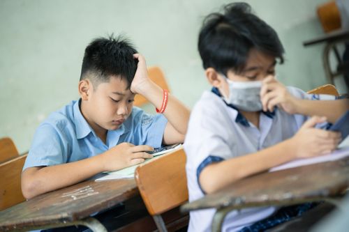 Trẻ tiểu học chạy đua 'học thêm chui' bất chấp lệnh cấm