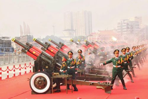 21 tiếng đại bác rền vang trời TP.HCM