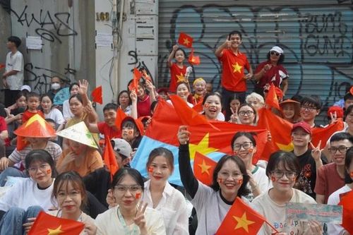 Cùng chung niềm tự hào, xúc động trong ngày kỷ niệm 50 năm thống nhất đất nước