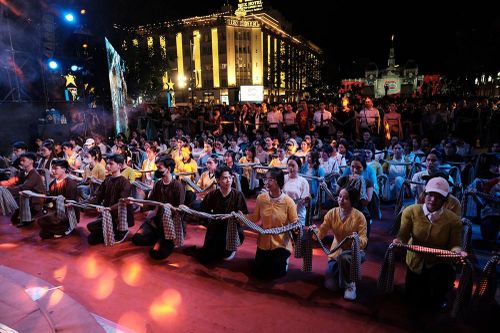 Hơn 1.000 diễn viên tham gia 'Vũ hội khăn rằn'