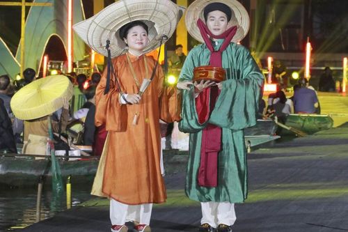 Tái hiện cổ phục Việt trong không gian di sản