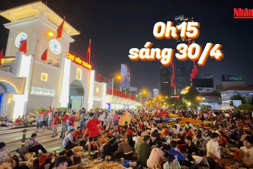 Ngủ tại chỗ, ăn khẩn trương, đứng cạnh đường, đón đại lễ