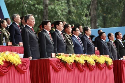 Thiêng liêng lễ chào cờ Kỷ niệm 50 năm Ngày Giải phóng miền nam, thống nhất đất nước