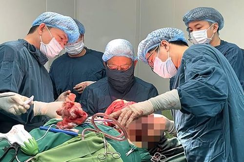 Bệnh viện hữu nghị Việt Nam-Cuba Đồng Hới phẫu thuật thành công ca bệnh bị u máu phức tạp