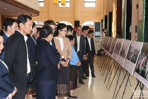 Lào tổ chức Triển lãm ảnh chào mừng kỷ niệm 50 năm Việt Nam thống nhất đất nước