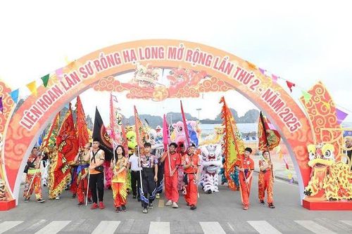 Các điểm, khu du lịch của Quảng Ninh hút khách du lịch trong ngày đầu kỳ nghỉ lễ 30/4 và 1/5