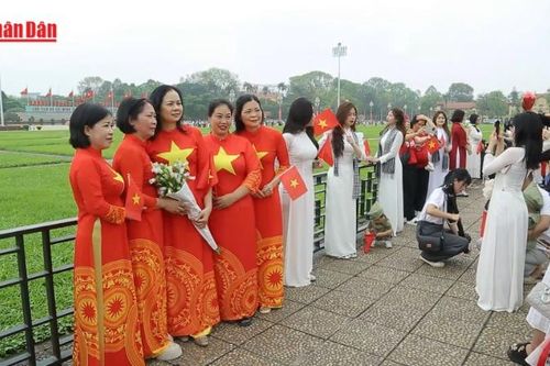 Không khí 'ngày hội non sông' tại Hà Nội