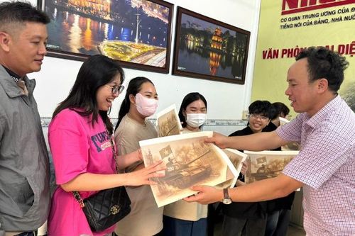 Phụ san đặc biệt của Báo Nhân Dân tiếp tục đến với bạn đọc ở Đồng Nai