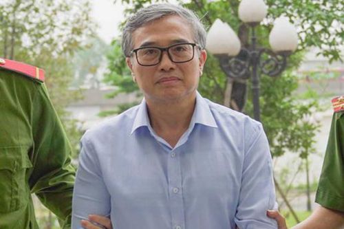 Cựu Thứ trưởng Bộ Công Thương Hoàng Quốc Vượng bị phạt 6 năm tù trong vụ điện mặt trời