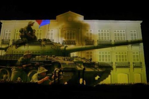 Hàng ngàn người dân và du khách đón xem trình chiếu phim 3D Mapping 'Câu chuyện Đà Nẵng – The Story of Da Nang'