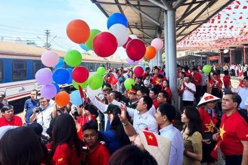Ga Đà Nẵng đón, tiễn 2 chuyến tàu mang tên 'Đoàn tàu Thống Nhất' vào ngày 30-4 lịch sử
