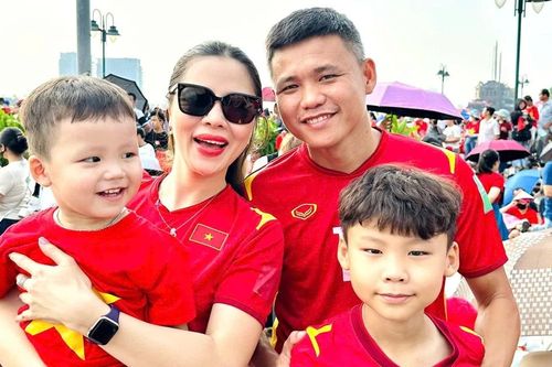 Các HLV, cầu thủ tự hào hòa mình vào Đại lễ ngày 30-4