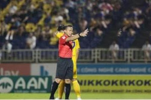 Trọng tài FIFA bắt trận 'đại chiến' Thép xanhh Nam Định - Hà Nội FC