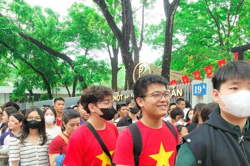 Hàng vạn người đổ về Quảng trường Ba Đình trong ngày 30/4