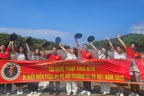 Những người mang 'cơn gió mát lành' đến với đảo Trường Sa