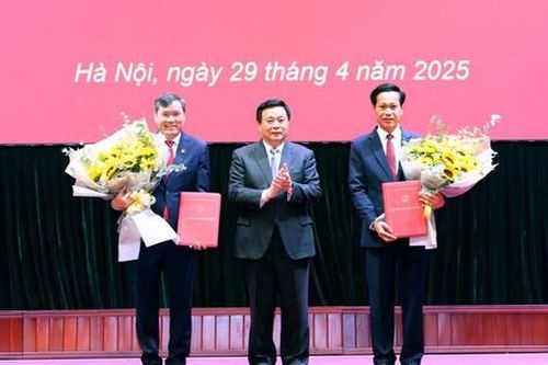 Bản tin 8H: Công bố quyết định của Ban Bí thư về công tác cán bộ