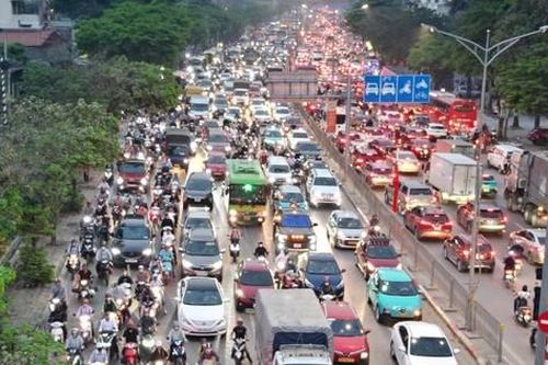 Hà Nội: Ùn tắc kéo dài từ chiều 29 đến rạng sáng 30/4