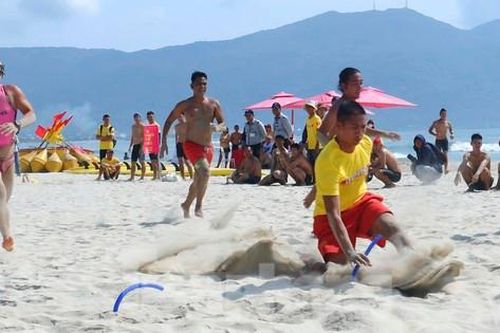 Sôi động hội thi cứu hộ biển Đà Nẵng