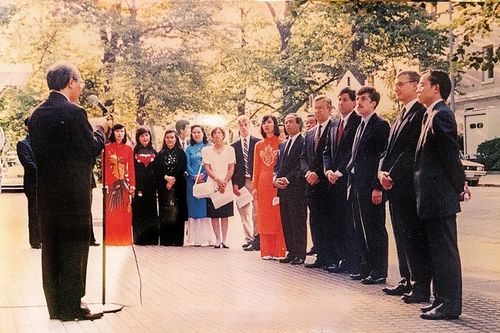 Chuyện về Quốc kỳ và Quốc huy đầu tiên sang Mỹ