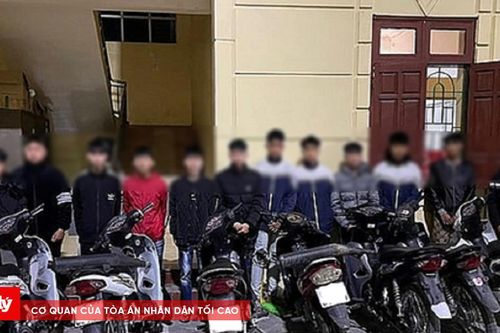 Nhóm nam, nữ thanh niên mang hung khí ra đường đánh nhau