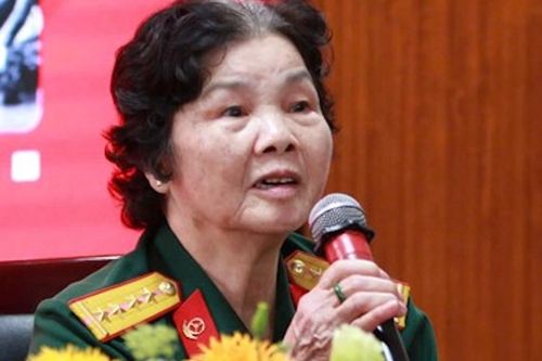 Hoa khôi kể chuyện trốn nhà, lái xe 'xẻ dọc Trường Sơn đi cứu nước'