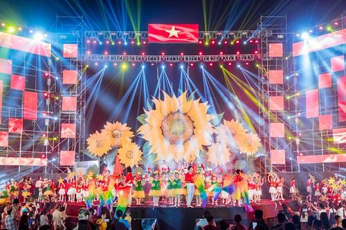 TP. Hải Dương: 2.000 người dự chương trình nghệ thuật 'Đất nước trọn niềm vui'