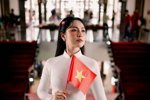 Ca sĩ Duyên Quỳnh gây tranh cãi, cha đẻ ca khúc 2 tỷ view lên tiếng