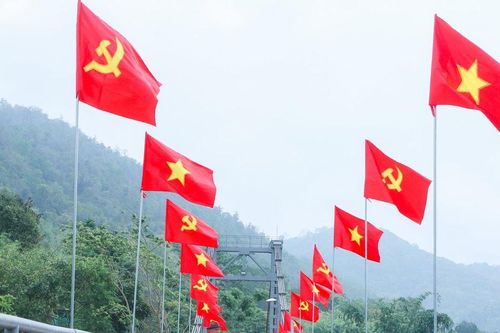 Bản làng vùng cao Nghệ An rực rỡ cờ hoa mừng ngày đất nước thống nhất