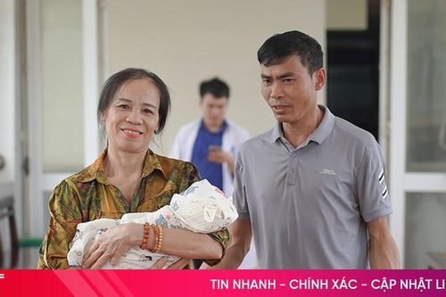 Đón những 'công dân nhí' trong ngày kỷ niệm 50 năm Giải phóng miền Nam