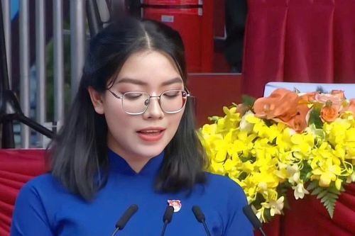 Chân dung nữ đảng viên trẻ phát biểu trong Lễ kỷ niệm 50 năm giải phóng miền Nam