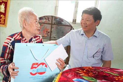 50 năm thống nhất đất nước: Quan tâm chăm lo các gia đình chính sách