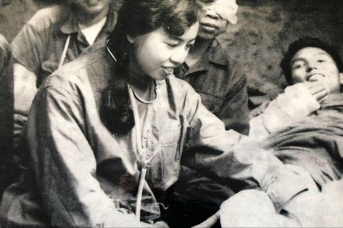 Ái nữ của Bộ trưởng giấu việc mang bầu để được tham gia chiến dịch Quảng Trị lịch sử