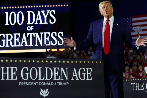 Ông Trump khoe thành tựu kinh tế, công kích đối thủ tại sự kiện đánh dấu 100 ngày tái nhiệm