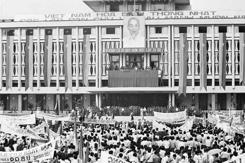 Những ngày 30-4 còn lắng đọng