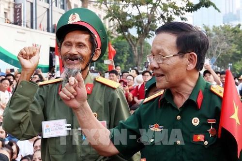 Rạng rỡ Việt Nam trong ngày vui Đại thắng