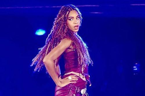 Con gái Beyoncé 'gây sốt' khi biểu diễn trong chuyến lưu diễn của mẹ