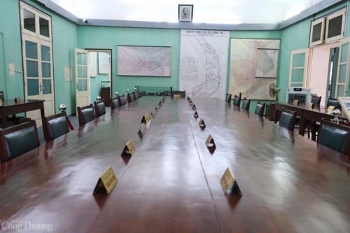 Thăm nơi Bộ Chính trị họp bàn kế hoạch giải phóng miền Nam