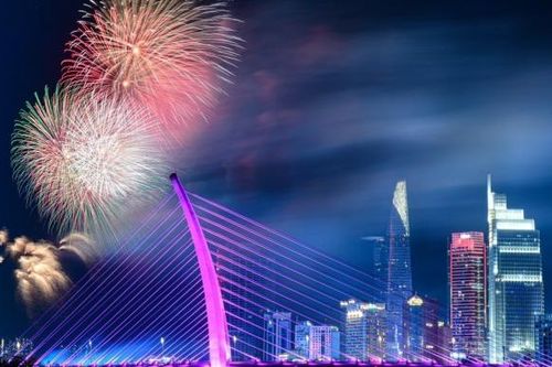 TP. Hồ Chí Minh: Cầu Ba Son lung linh trong dịp lễ 30/4