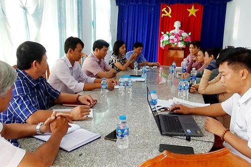 Chủ tịch UBND huyện Tri Tôn tiếp công dân giải quyết khiếu nại đất đai