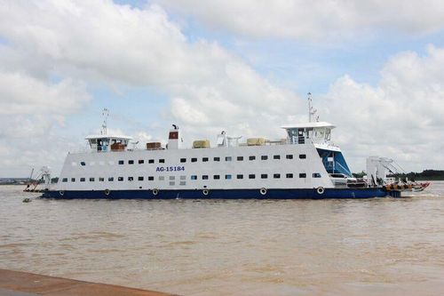 Huy động 33 phà trọng tải lớn đưa khách, phương tiện qua sông dịp Lễ 30/4-1/5