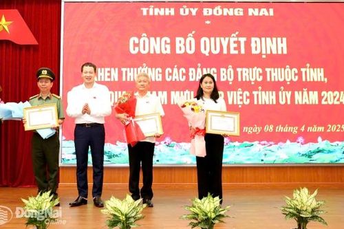 Tự hào vững bước đi lên