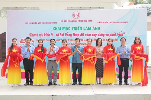 Triển lãm ảnh về thành tựu kinh tế - xã hội Đồng Tháp 50 năm xây dựng và phát triển