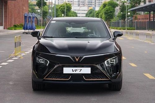 VinFast VF 7 Plus có giá từ 949 triệu đồng