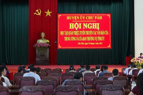 Cán bộ chủ chốt huyện Chư Păh học tập, quán triệt các văn bản của Đảng